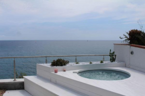 Conca Verde c15-Beach front little villa POOL SPA BEACH Marina di Andora